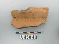 藏品(灰褐色細砂陶片)的圖片